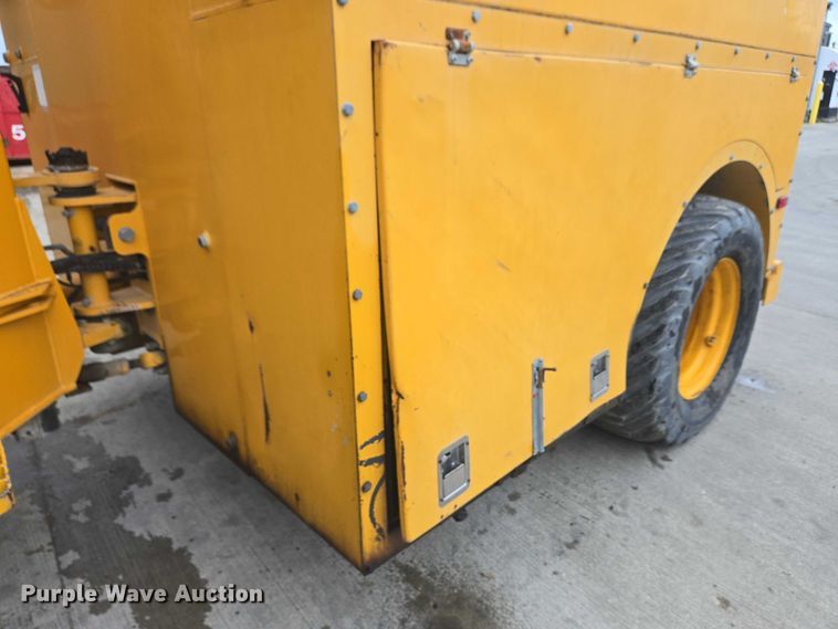 image for item EC4346 Terex TA10 fuel and lube truck