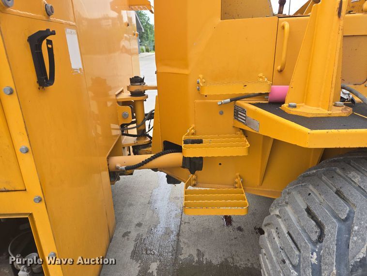 image for item EC4346 Terex TA10 fuel and lube truck