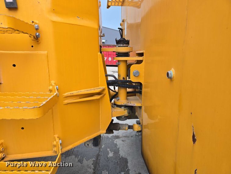 image for item EC4346 Terex TA10 fuel and lube truck