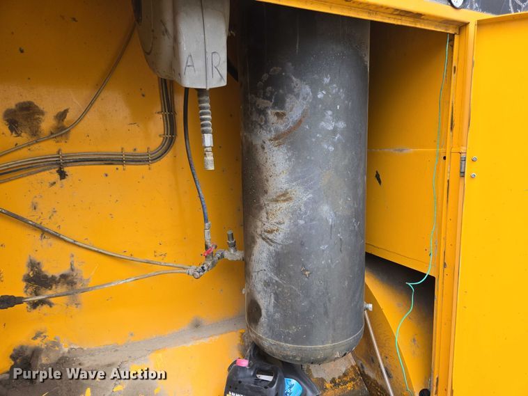 image for item EC4346 Terex TA10 fuel and lube truck