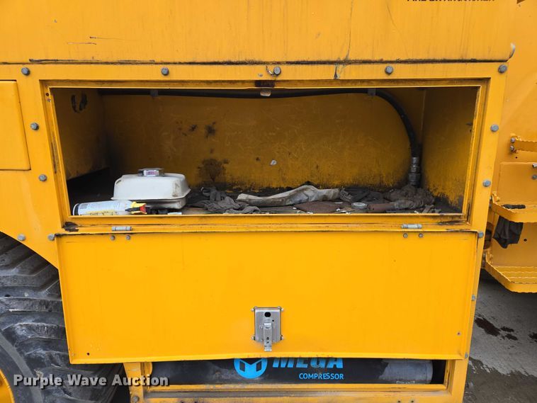 image for item EC4346 Terex TA10 fuel and lube truck