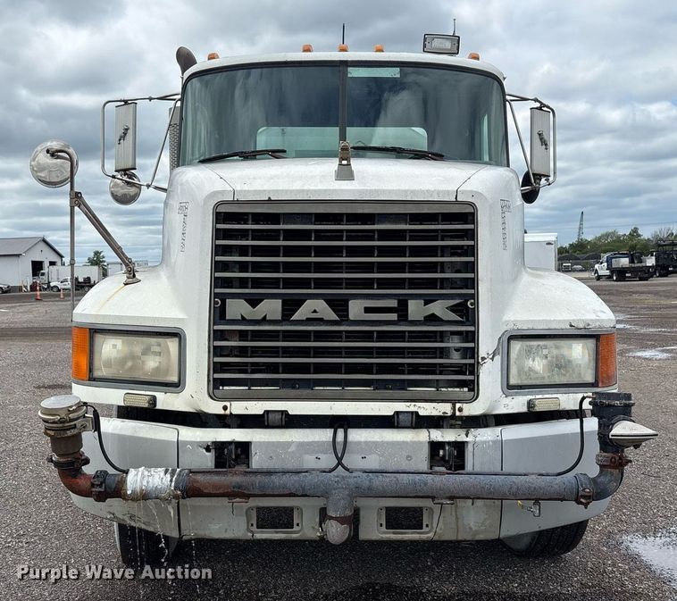 image for item EC4354 1997 Mack CH613 water truck