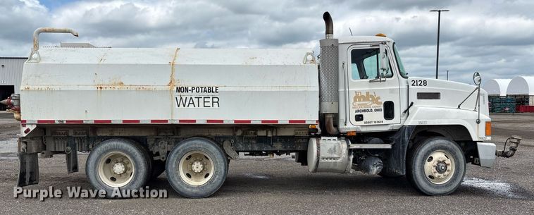 image for item EC4354 1997 Mack CH613 water truck