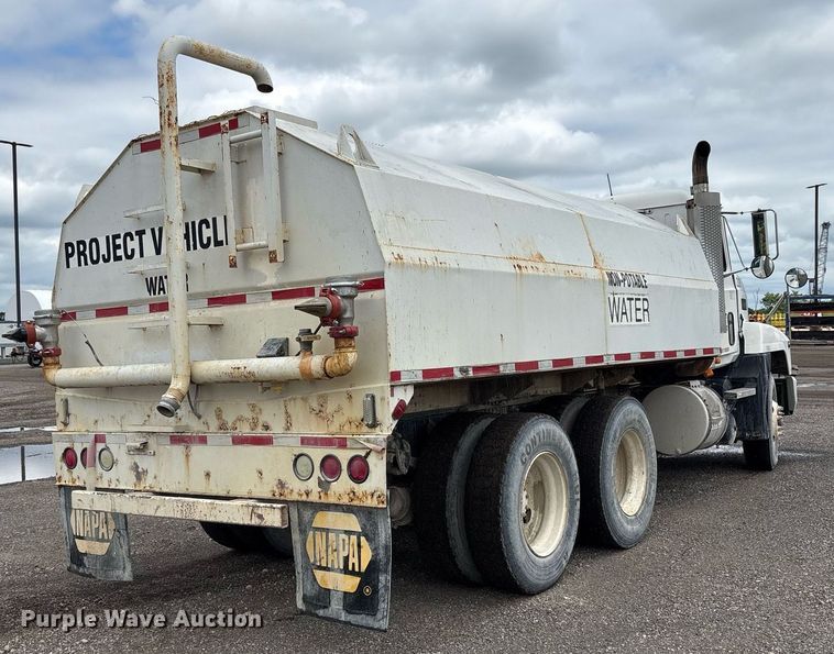 image for item EC4354 1997 Mack CH613 water truck