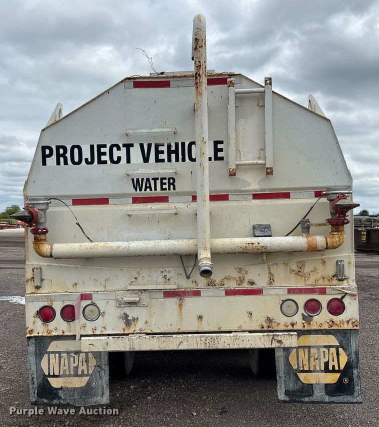 image for item EC4354 1997 Mack CH613 water truck