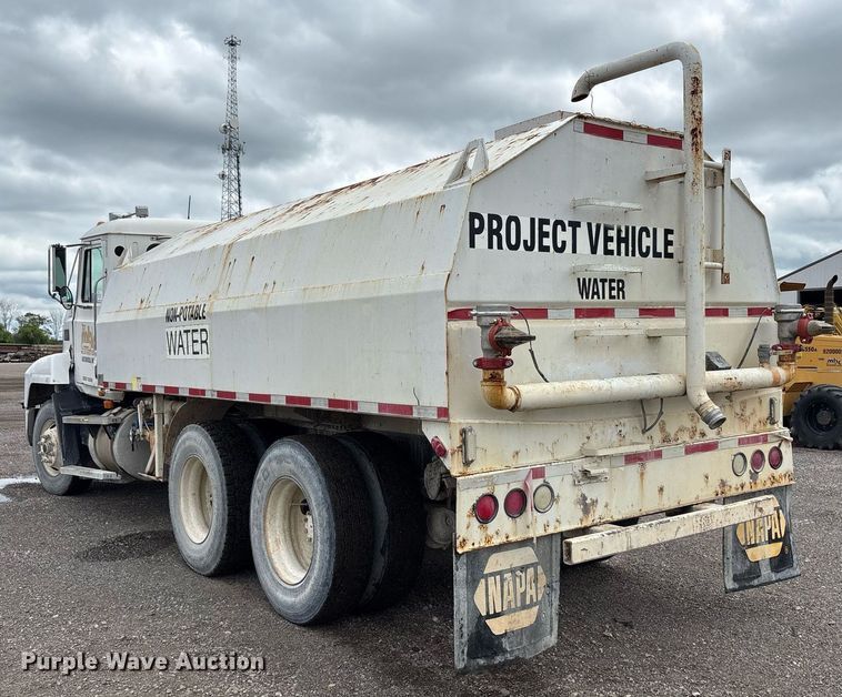 image for item EC4354 1997 Mack CH613 water truck