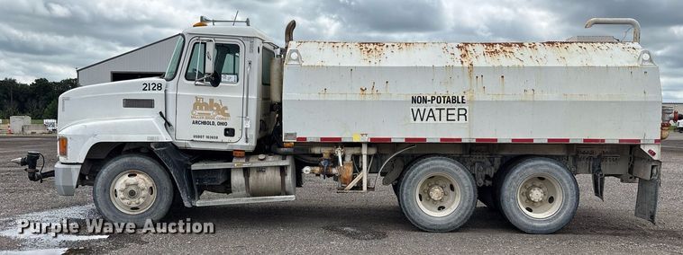 image for item EC4354 1997 Mack CH613 water truck