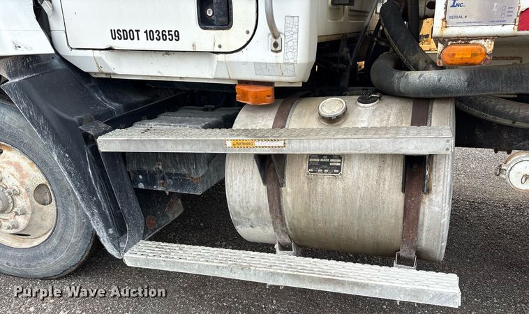 image for item EC4354 1997 Mack CH613 water truck