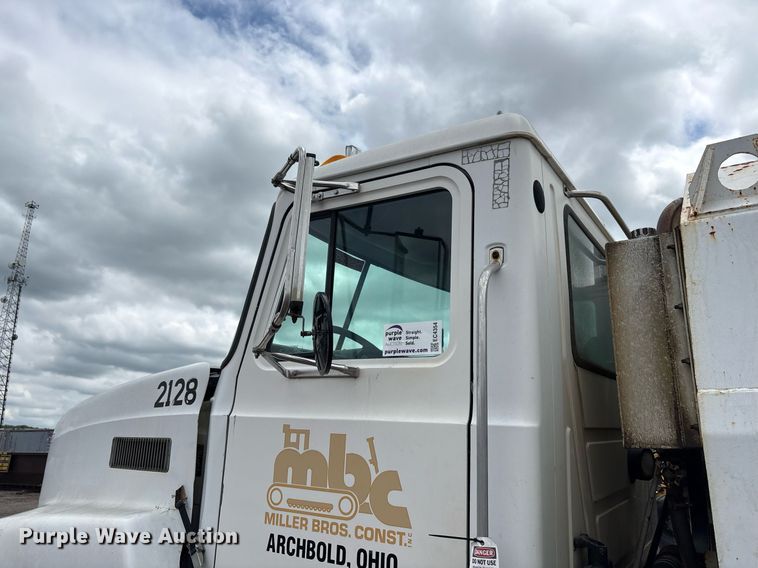 image for item EC4354 1997 Mack CH613 water truck