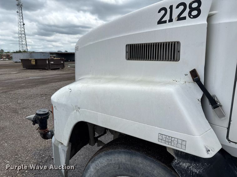 image for item EC4354 1997 Mack CH613 water truck