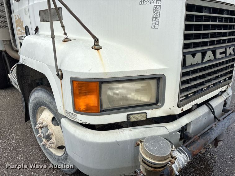image for item EC4354 1997 Mack CH613 water truck