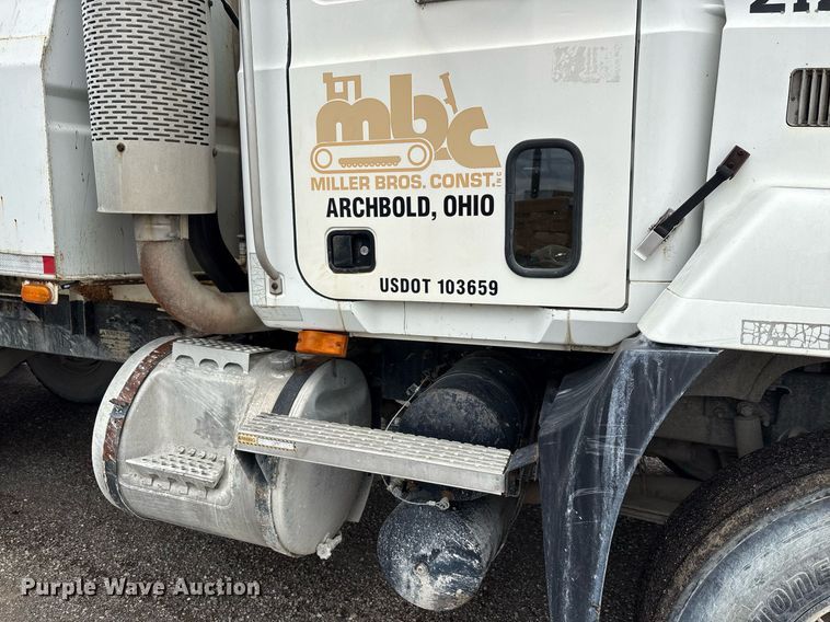 image for item EC4354 1997 Mack CH613 water truck