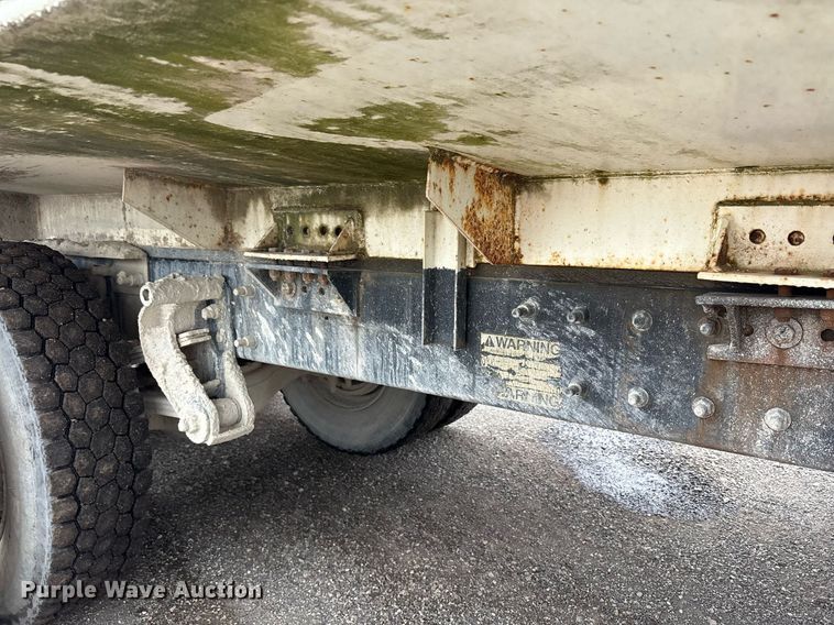 image for item EC4354 1997 Mack CH613 water truck