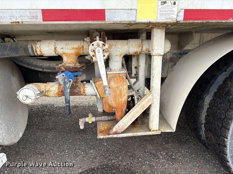 image for item EC4354 1997 Mack CH613 water truck