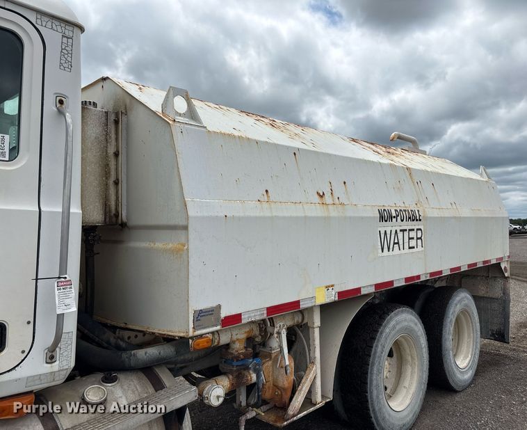 image for item EC4354 1997 Mack CH613 water truck