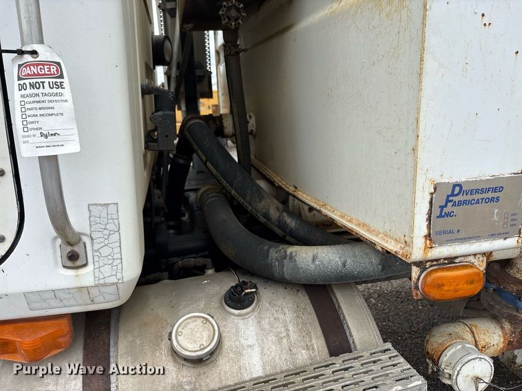 image for item EC4354 1997 Mack CH613 water truck