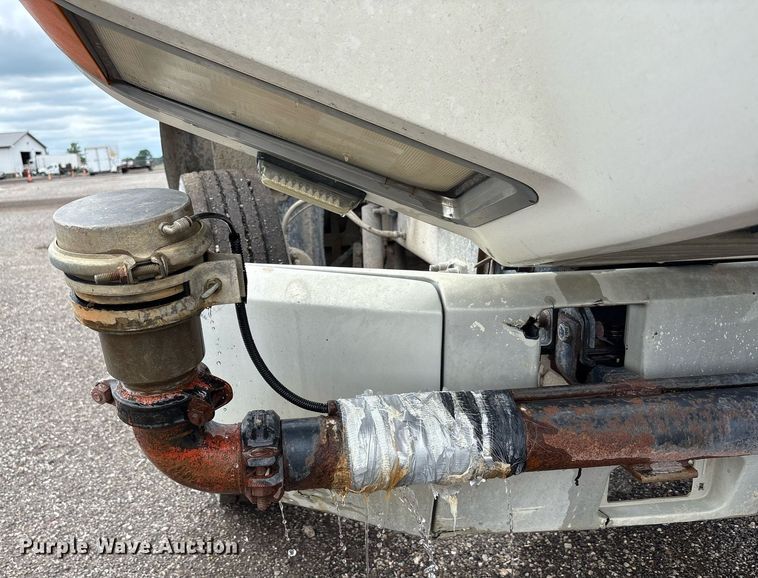 image for item EC4354 1997 Mack CH613 water truck