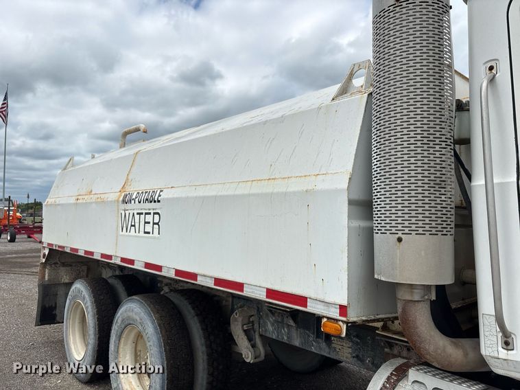 image for item EC4354 1997 Mack CH613 water truck