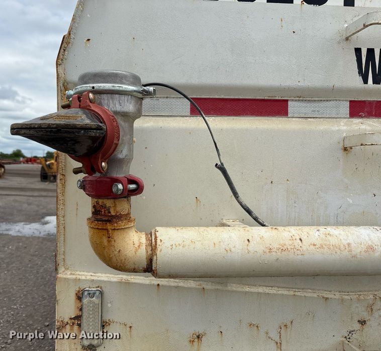 image for item EC4354 1997 Mack CH613 water truck