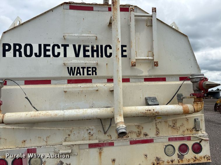 image for item EC4354 1997 Mack CH613 water truck