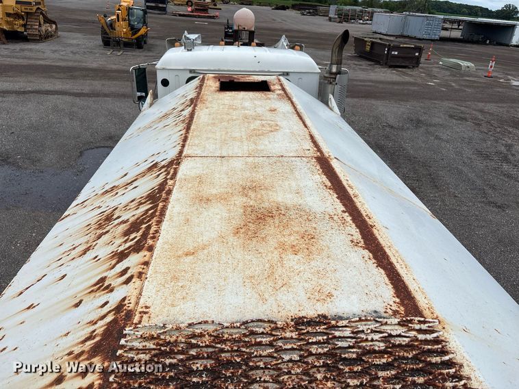 image for item EC4354 1997 Mack CH613 water truck