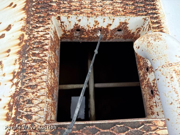 image for item EC4354 1997 Mack CH613 water truck