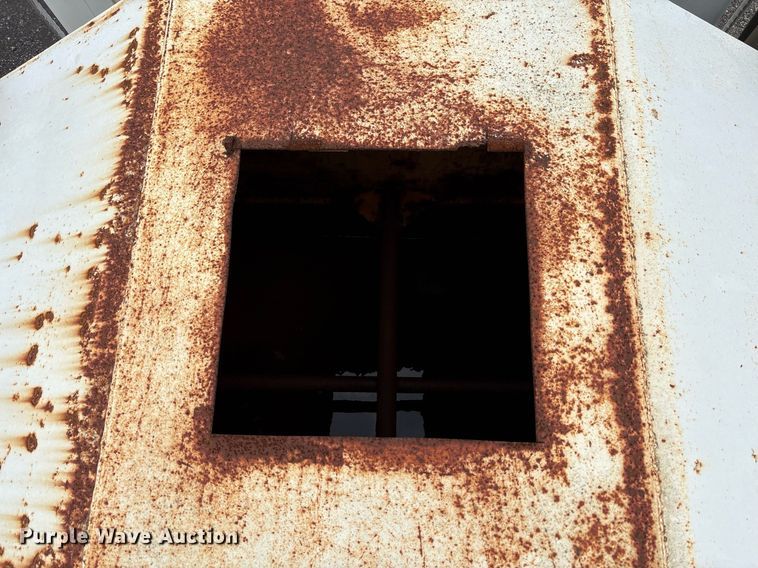 image for item EC4354 1997 Mack CH613 water truck