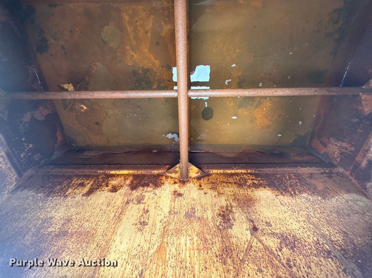 image for item EC4354 1997 Mack CH613 water truck