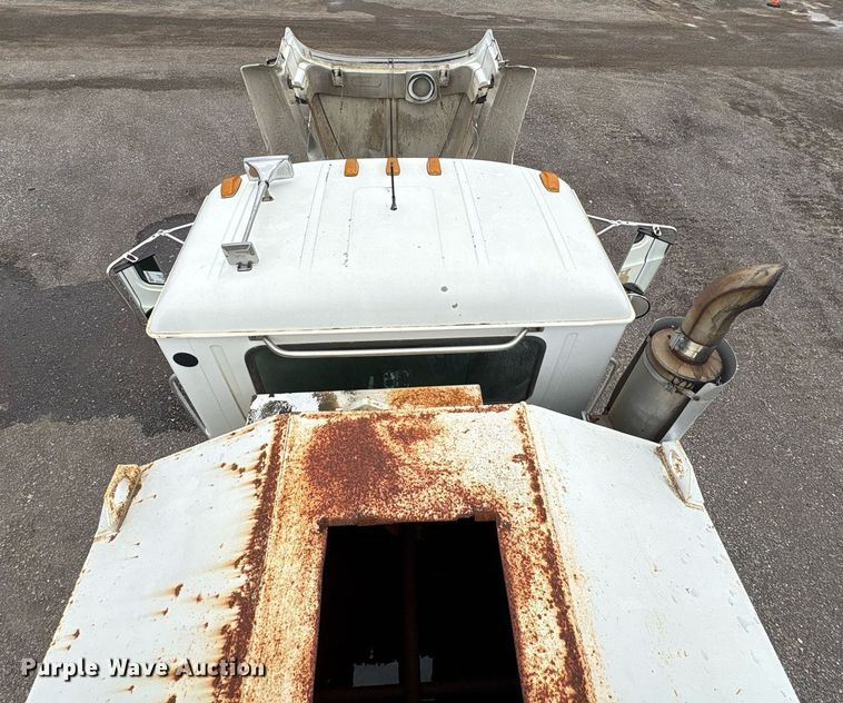 image for item EC4354 1997 Mack CH613 water truck