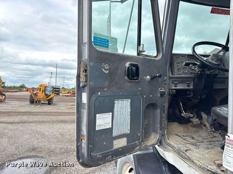 image for item EC4354 1997 Mack CH613 water truck