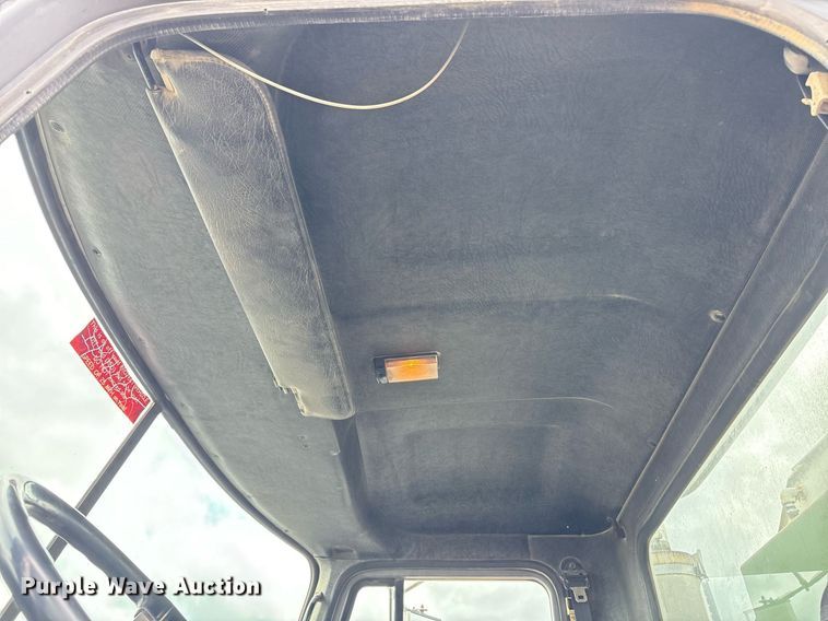 image for item EC4354 1997 Mack CH613 water truck