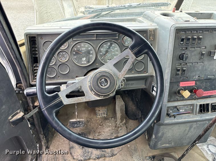 image for item EC4354 1997 Mack CH613 water truck