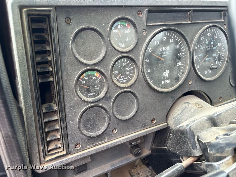 image for item EC4354 1997 Mack CH613 water truck