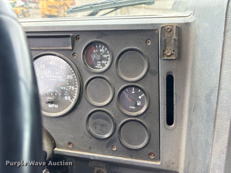 image for item EC4354 1997 Mack CH613 water truck