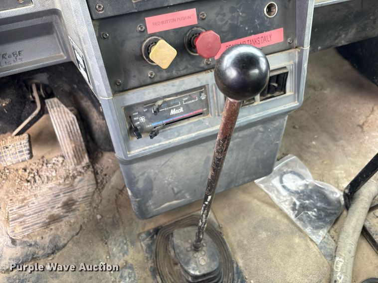 image for item EC4354 1997 Mack CH613 water truck