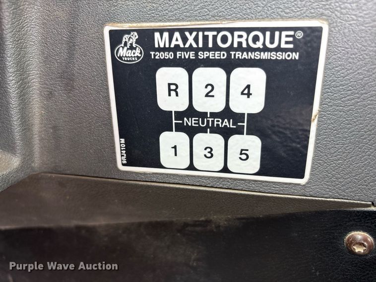 image for item EC4354 1997 Mack CH613 water truck