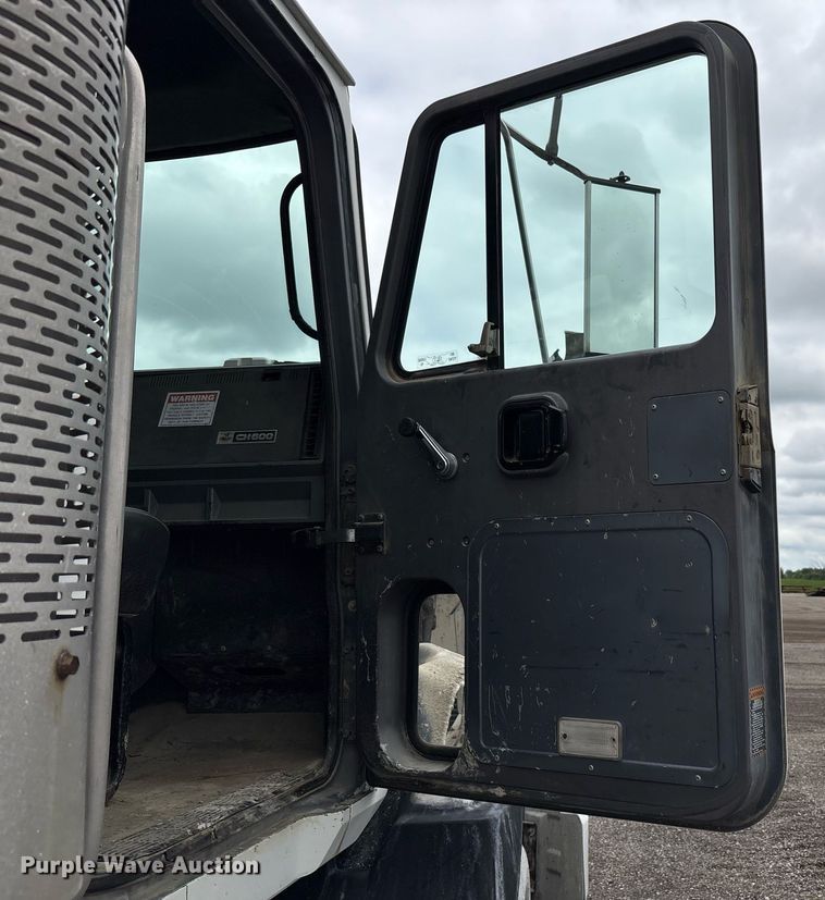 image for item EC4354 1997 Mack CH613 water truck