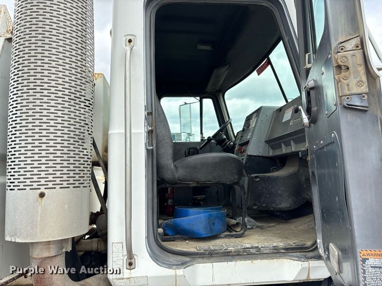 image for item EC4354 1997 Mack CH613 water truck