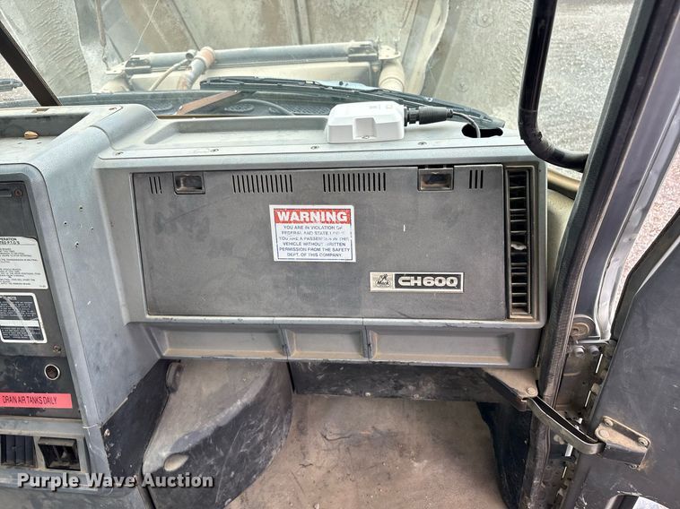 image for item EC4354 1997 Mack CH613 water truck