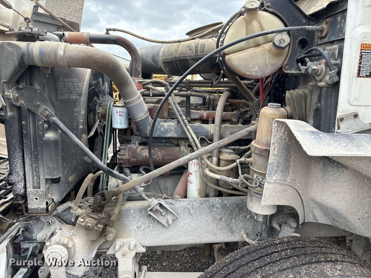 image for item EC4354 1997 Mack CH613 water truck