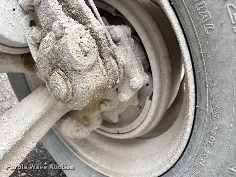 image for item EC4354 1997 Mack CH613 water truck