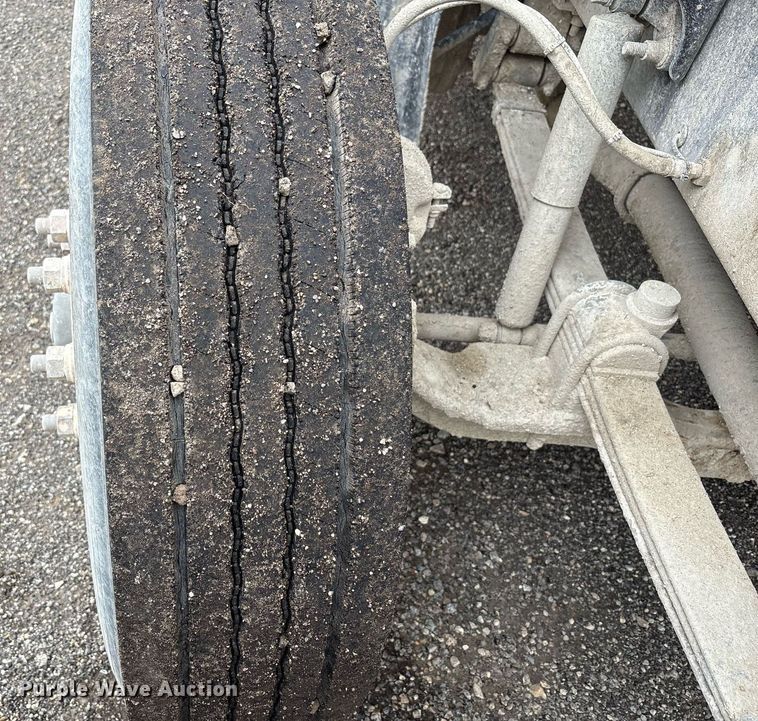 image for item EC4354 1997 Mack CH613 water truck