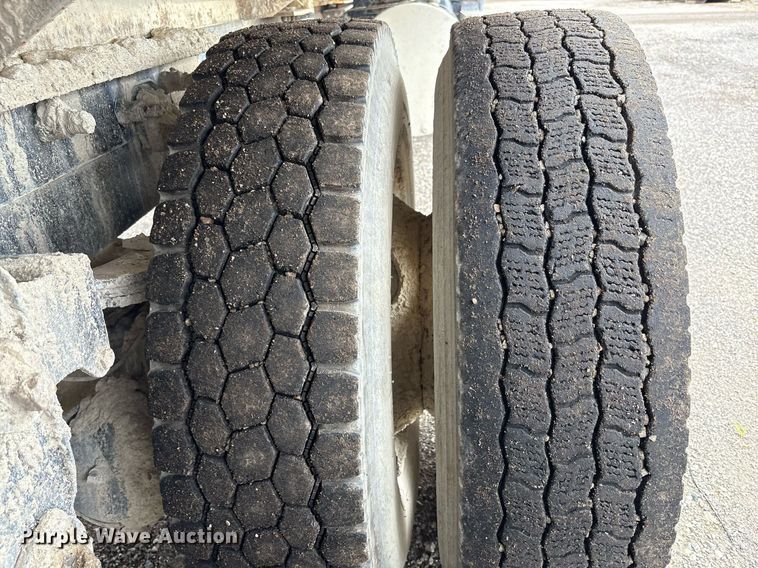 image for item EC4354 1997 Mack CH613 water truck