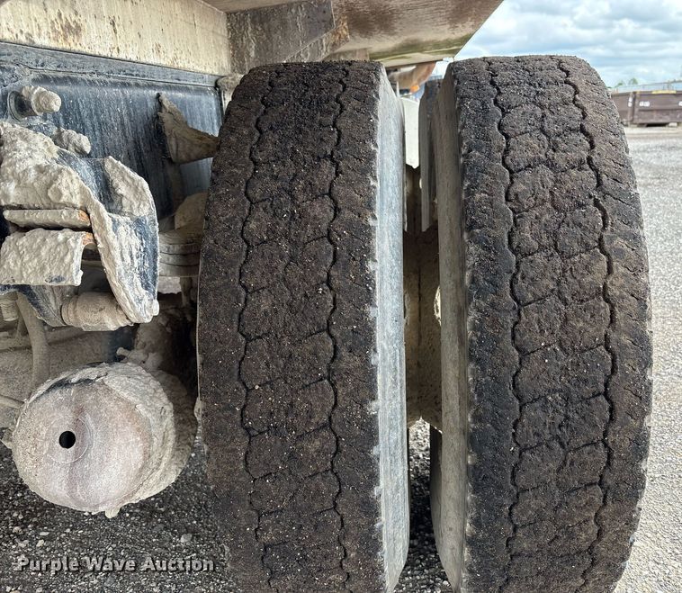 image for item EC4354 1997 Mack CH613 water truck