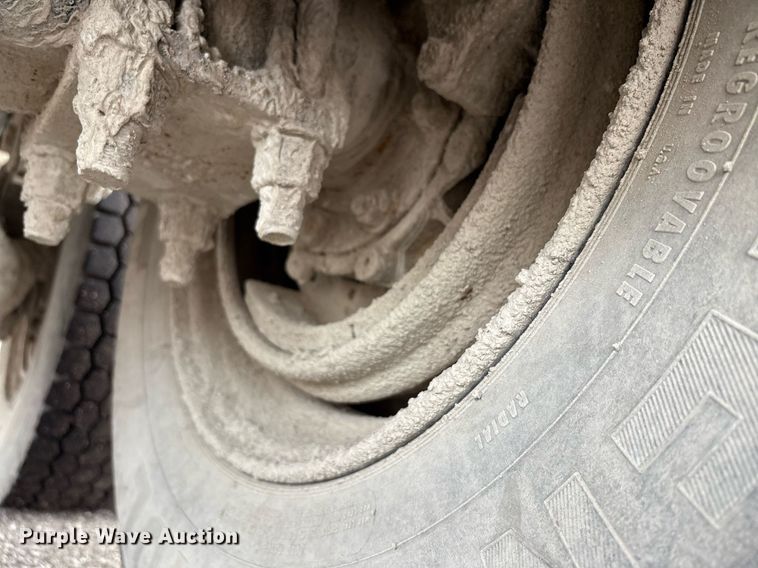 image for item EC4354 1997 Mack CH613 water truck