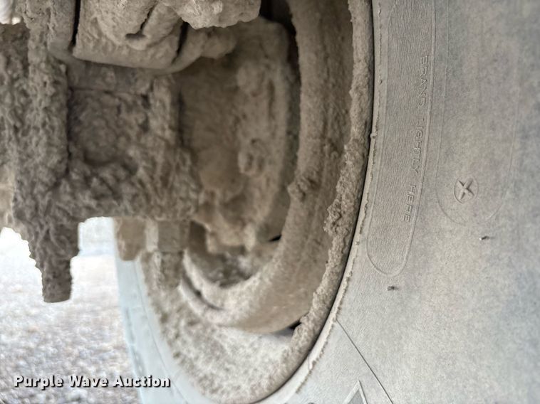 image for item EC4354 1997 Mack CH613 water truck