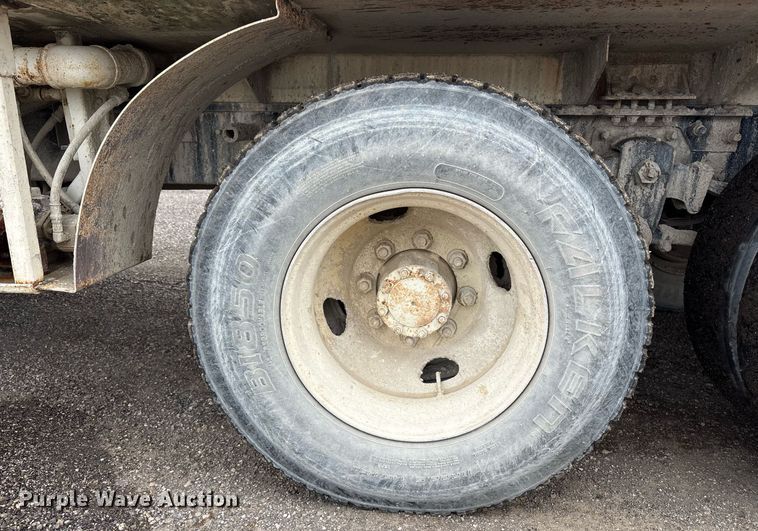 image for item EC4354 1997 Mack CH613 water truck