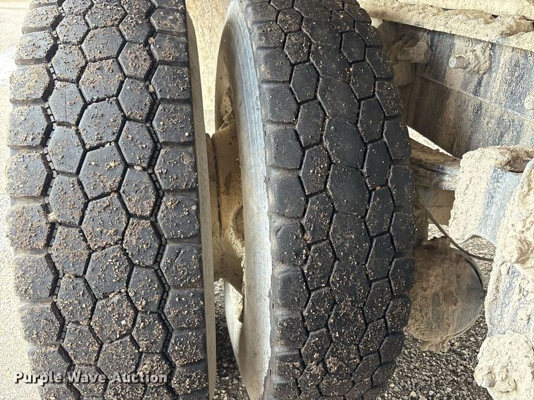 image for item EC4354 1997 Mack CH613 water truck