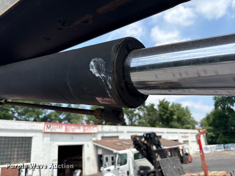 image for item EC4355 2000 GMC C8500 crane truck