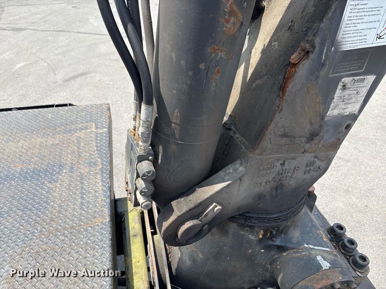 image for item EC4355 2000 GMC C8500 crane truck